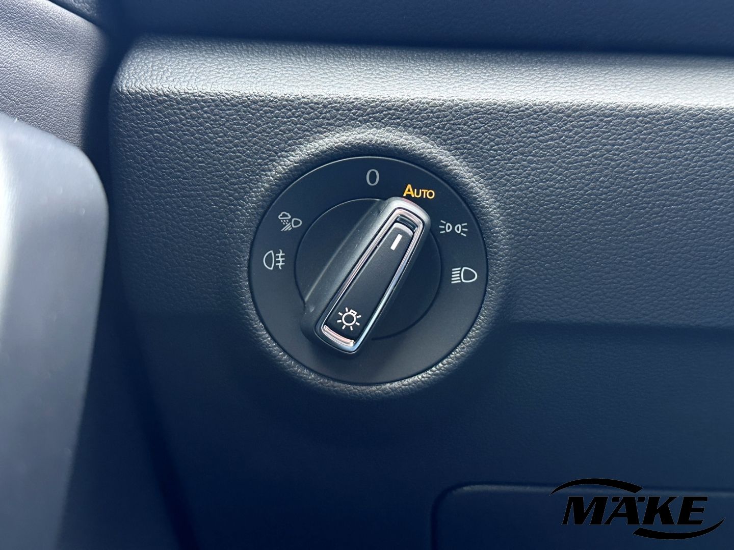 T-Roc R-Line 1.5 TSI DSG AHZV IQ.L ACC BLACK STD