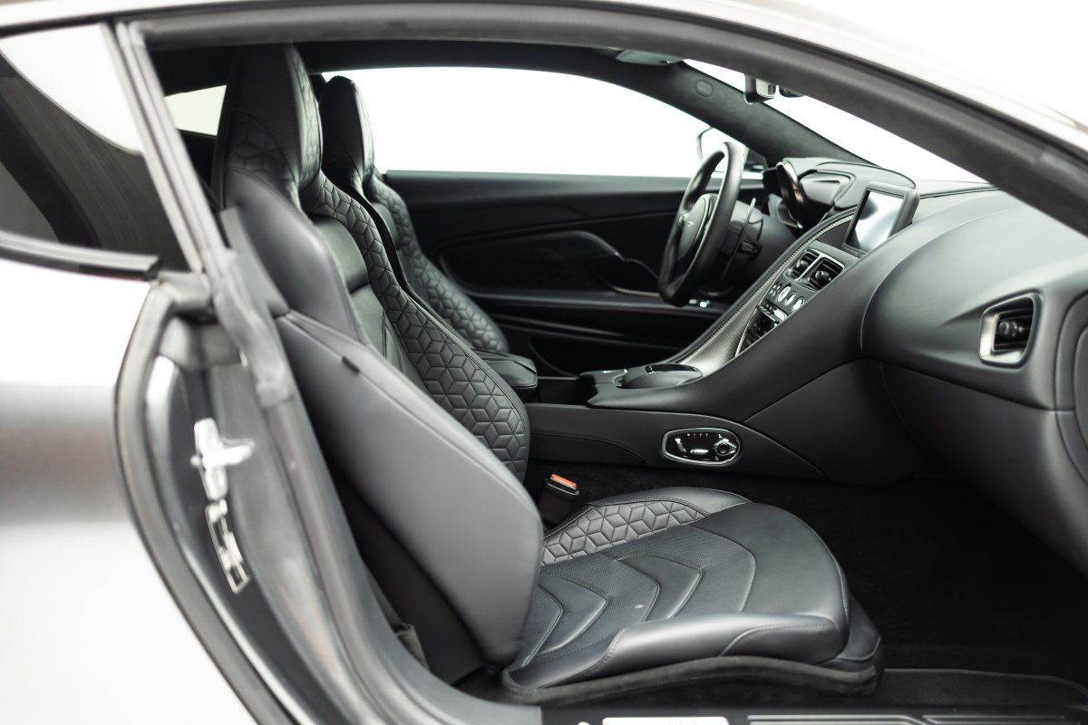 Aston Martin DBS (5.2 V12 FULL CARBON/1.Hand/Deutsches Fzg.)