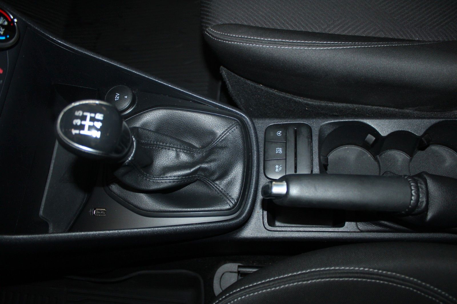Fahrzeugabbildung Ford Fiesta Trend KLIMA LED WinterPaket PDC 1.Hand