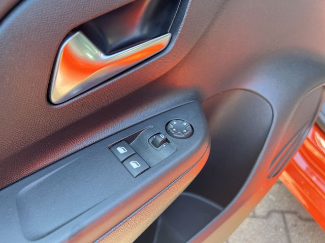 Corsa 1.2 KLIMAANLAGE METALLIC DAB BLUETOOTH HSA