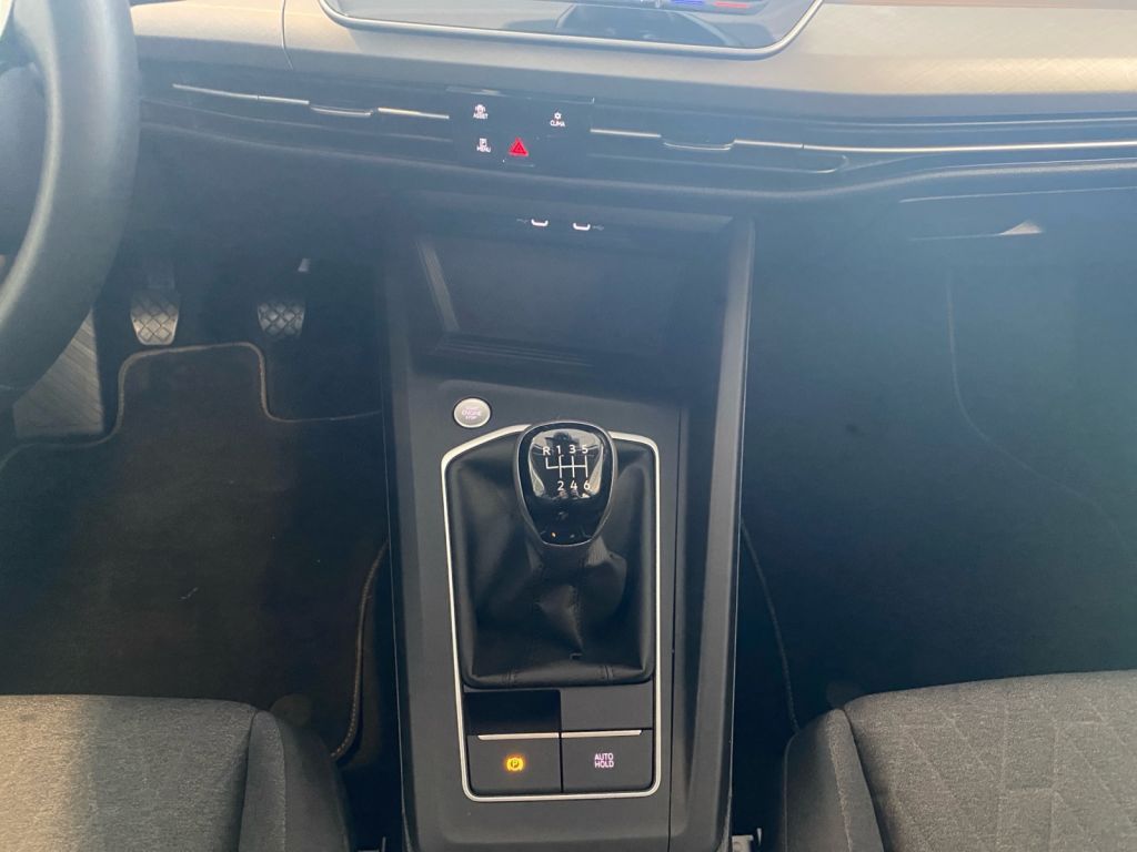 Fahrzeugabbildung Volkswagen Golf Variant 1.5TSI Life AHZV 5 Jahre NWGarantie