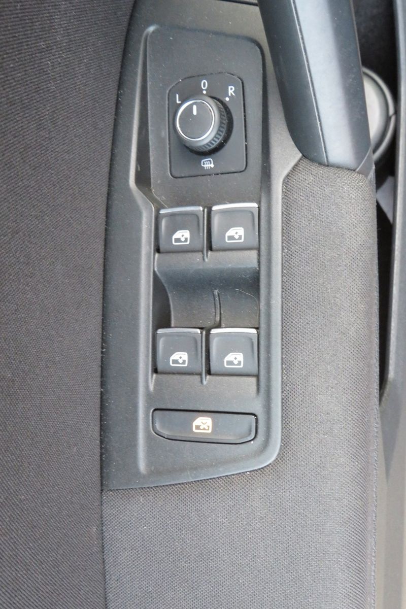 Fahrzeugabbildung Volkswagen Tiguan Life TDI DSG AHK NAVI KAMERA LED ACC GJ