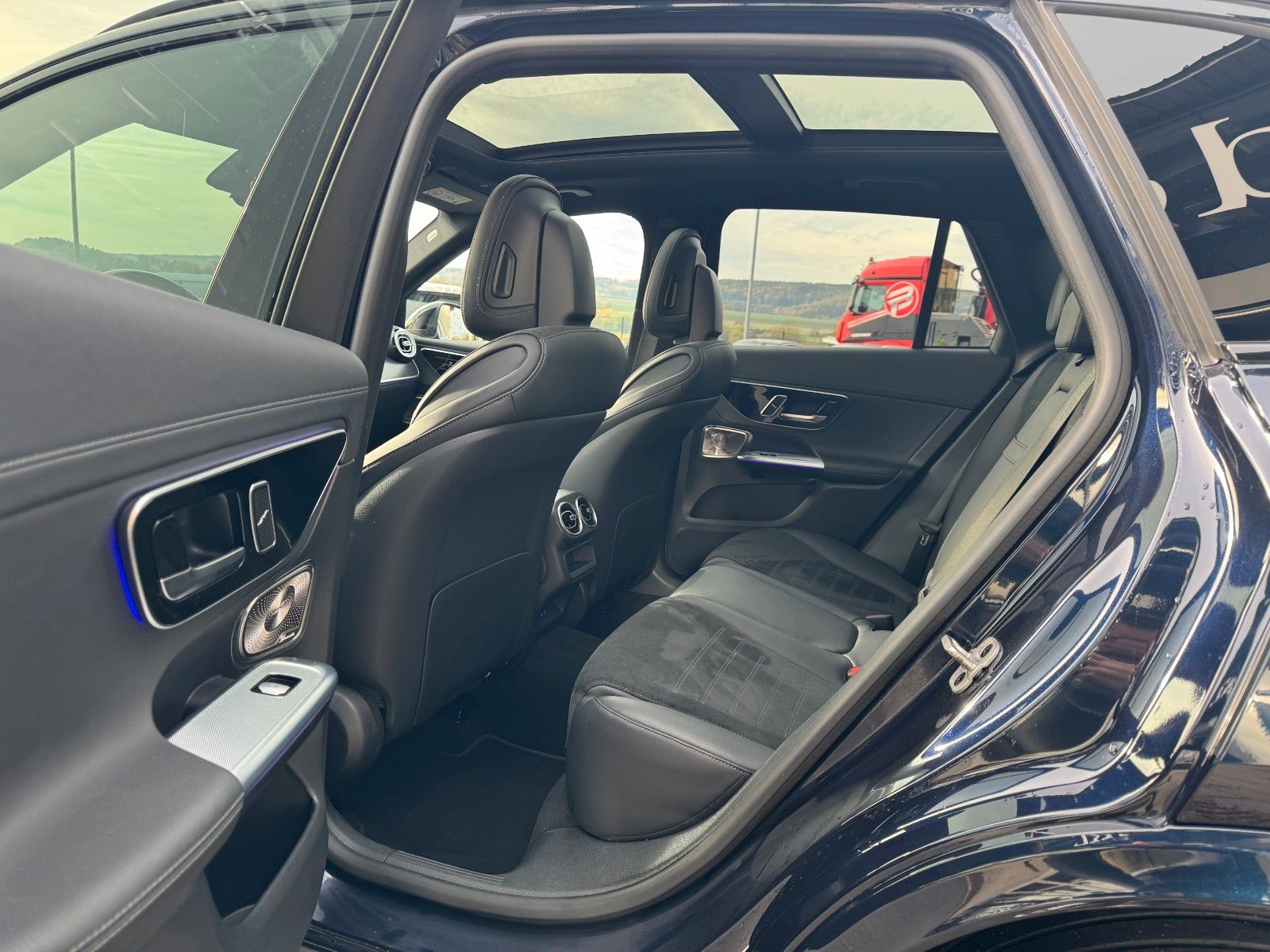 Fahrzeugabbildung Mercedes-Benz GLC 300 4M+AMG+Pano+Burm+360+Memory