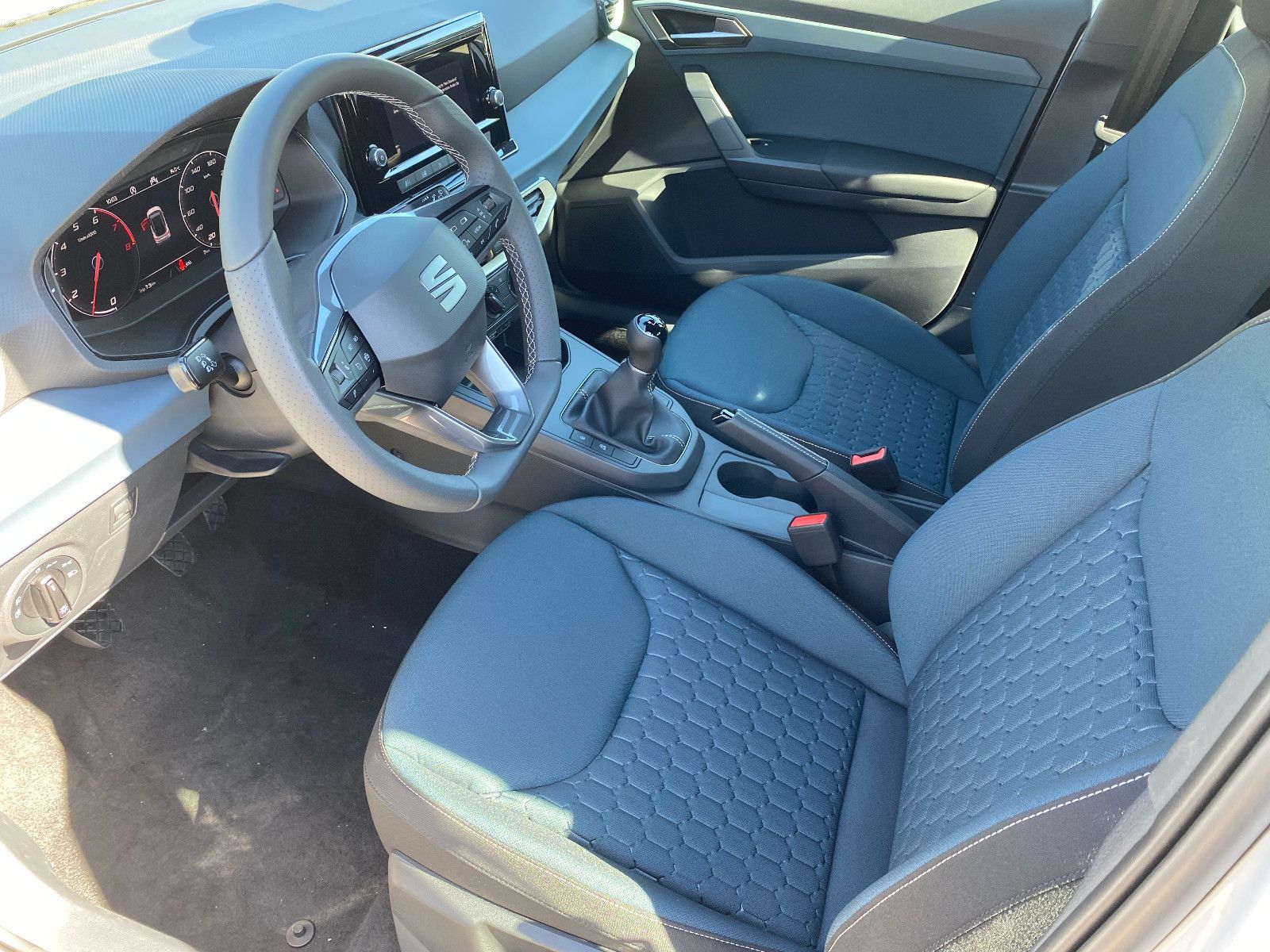 Fahrzeugabbildung SEAT Arona 1.0 TSI NEW Style *SHZ *AHZV Vorber.