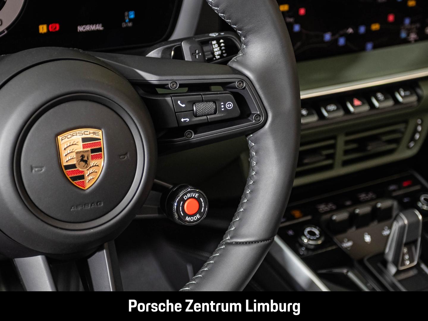 PORSCHE 992 911 CARRERA 4 GTS CABRIOLET
