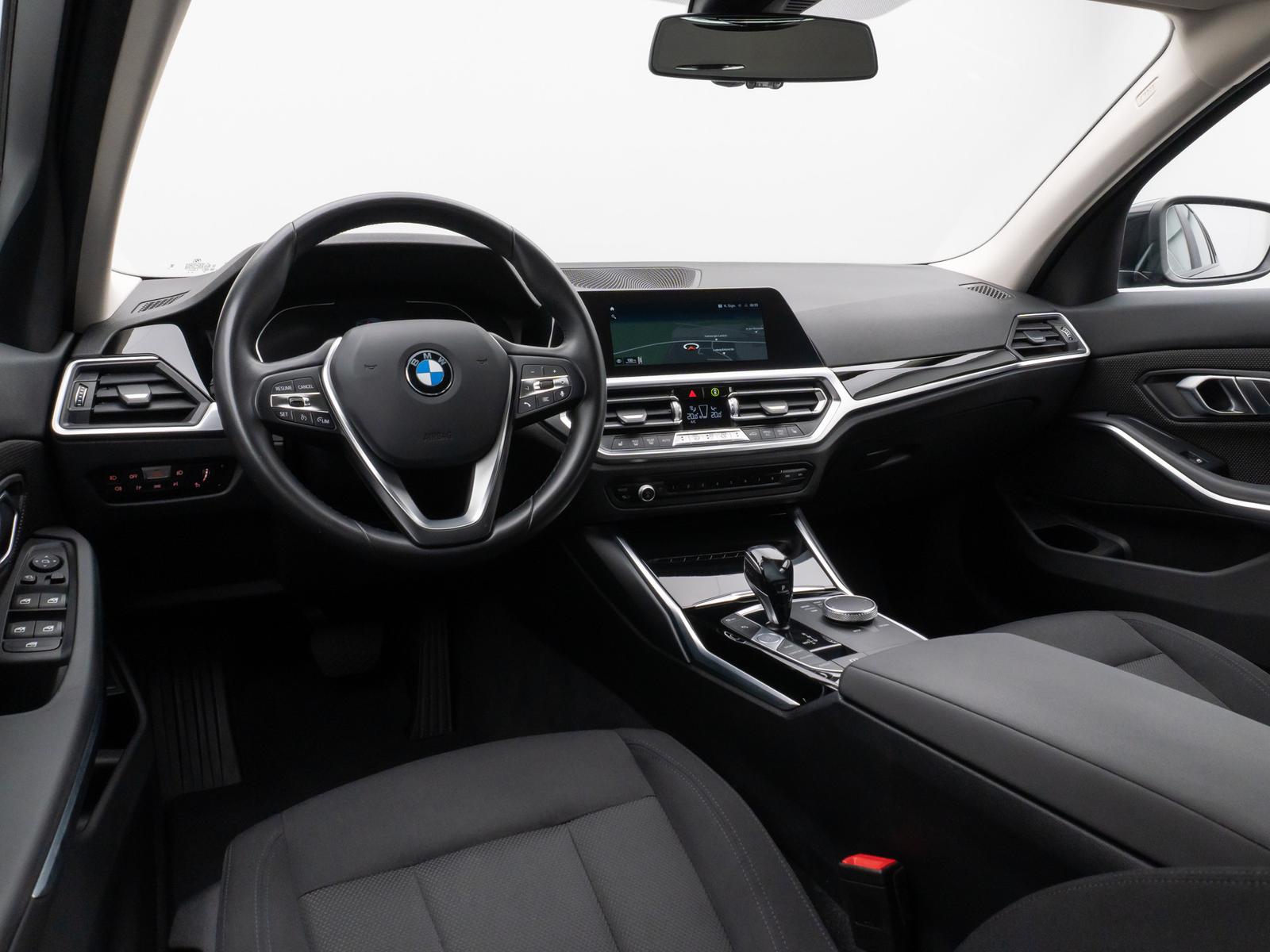 BMW 320d GeschwindigReg DAB Kamera Alarm CockpitPlus