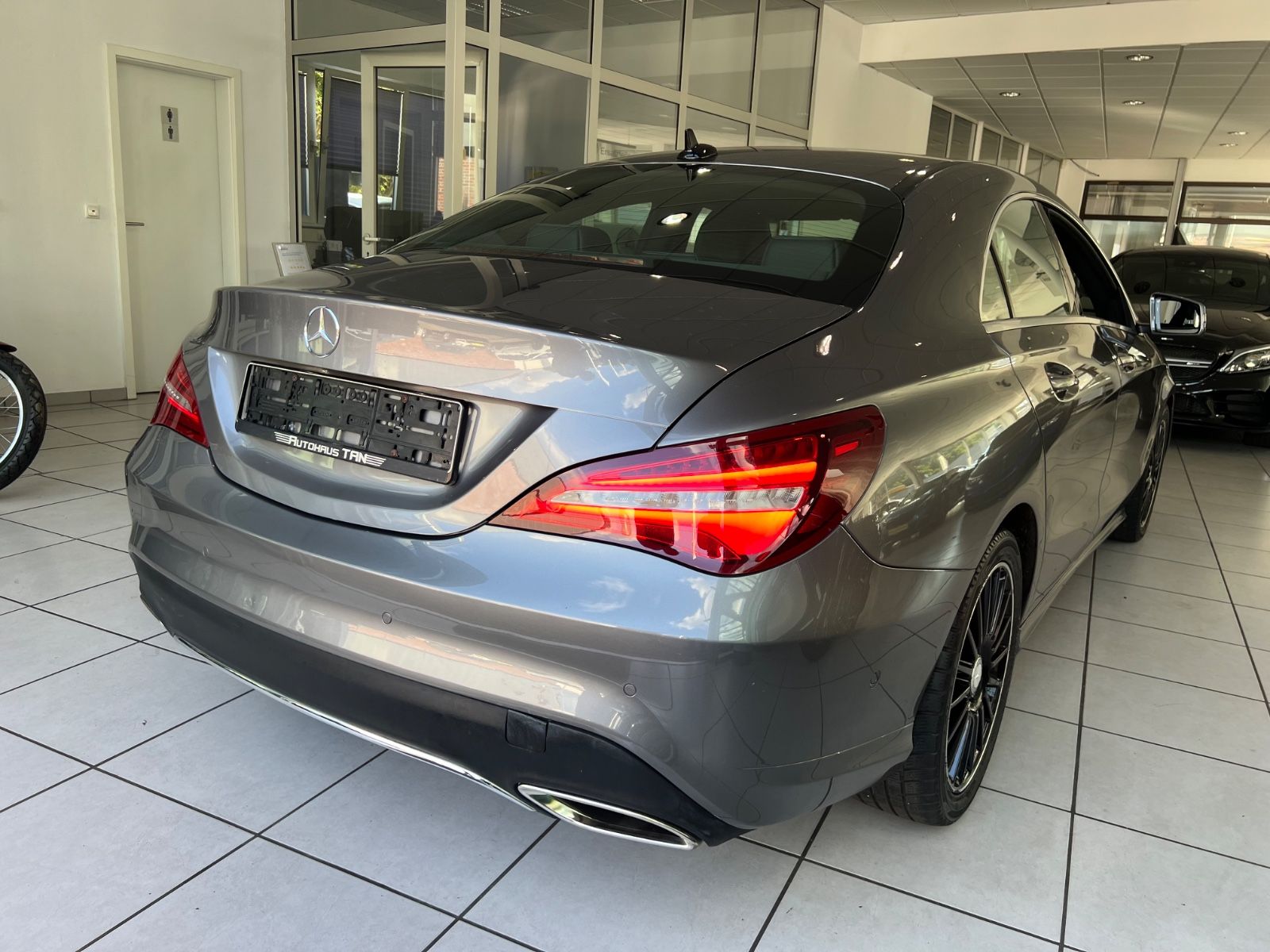 Fahrzeugabbildung Mercedes-Benz CLA 180 Sport Paket * VOLL-LEDER* LED *FACELIFT