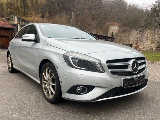 Mercedes-Benz A -Klasse 180 BlueEfficiency /Leder/Navi/BiXeno