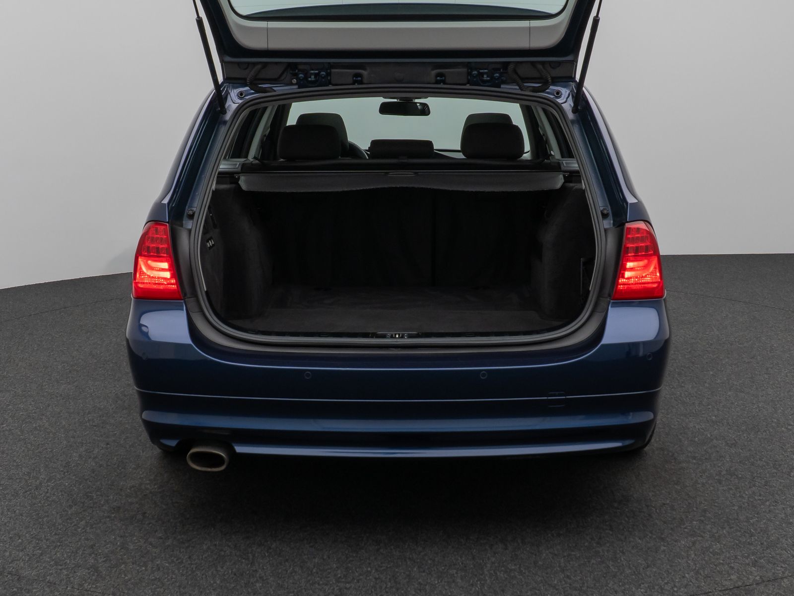 Fahrzeugabbildung BMW 320d PDC Navi Xenon Fernlichtassist Komfort AHK