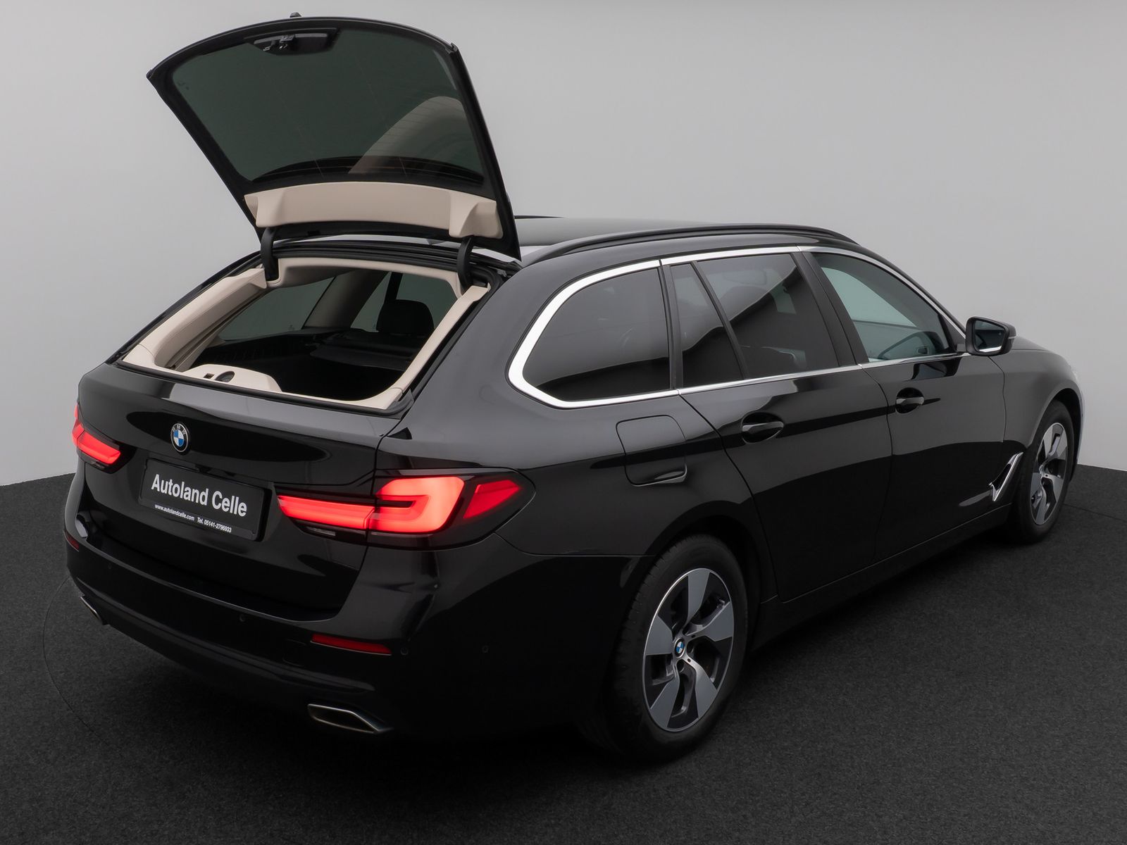 Fahrzeugabbildung BMW 530i Kamera Laser HUD DAB 4xKlima AHK Komfort