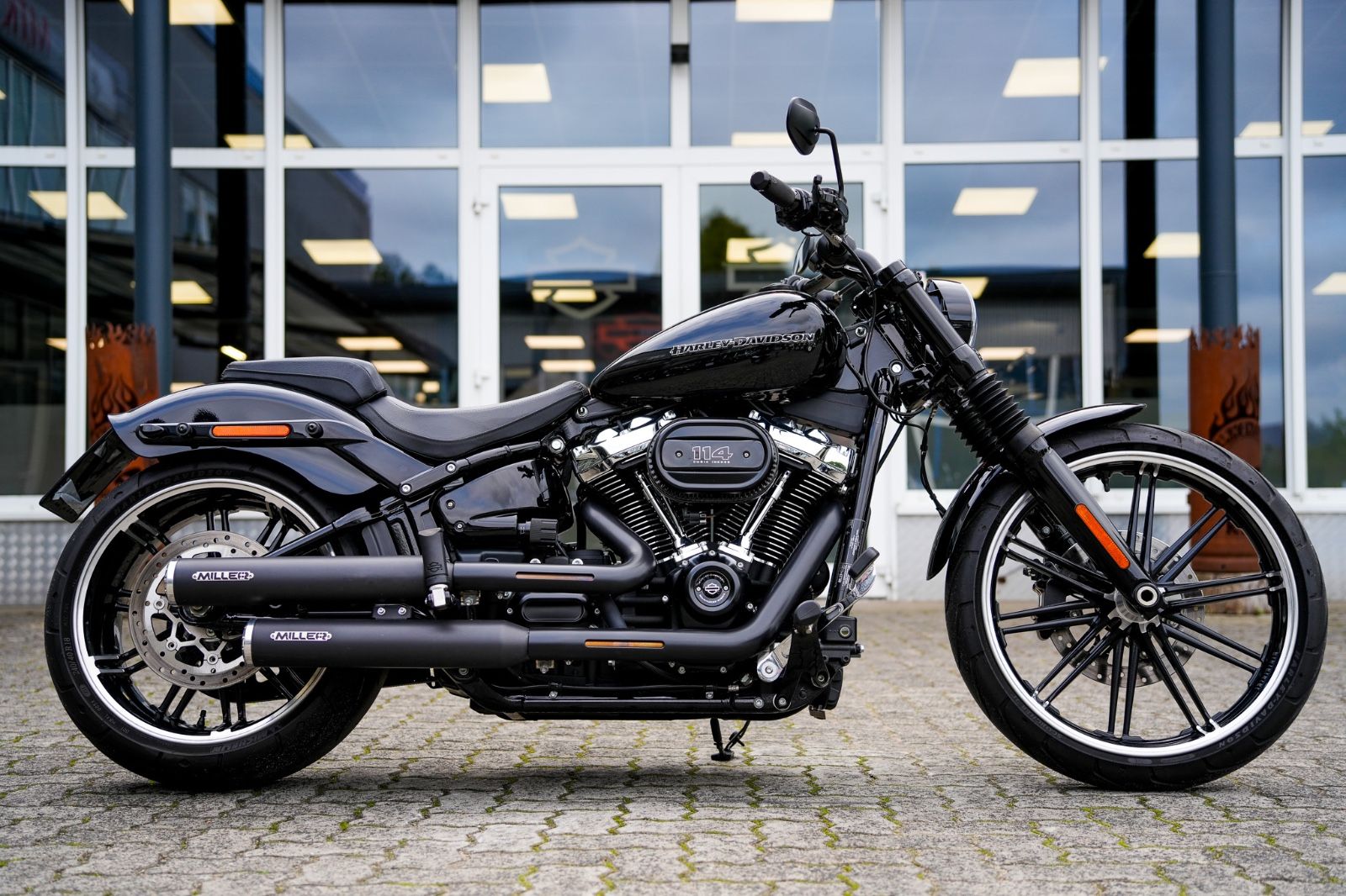 Fahrzeugabbildung Harley-Davidson FXBRS Breakout 114 cui - Miller - Black Black