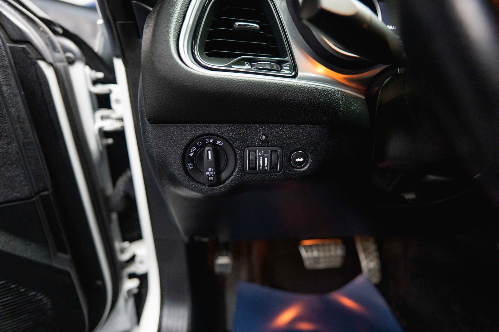 Fahrzeugabbildung Dodge Challenger 6.4 V8 SRT 392 R/T SCAT PACK Perform.