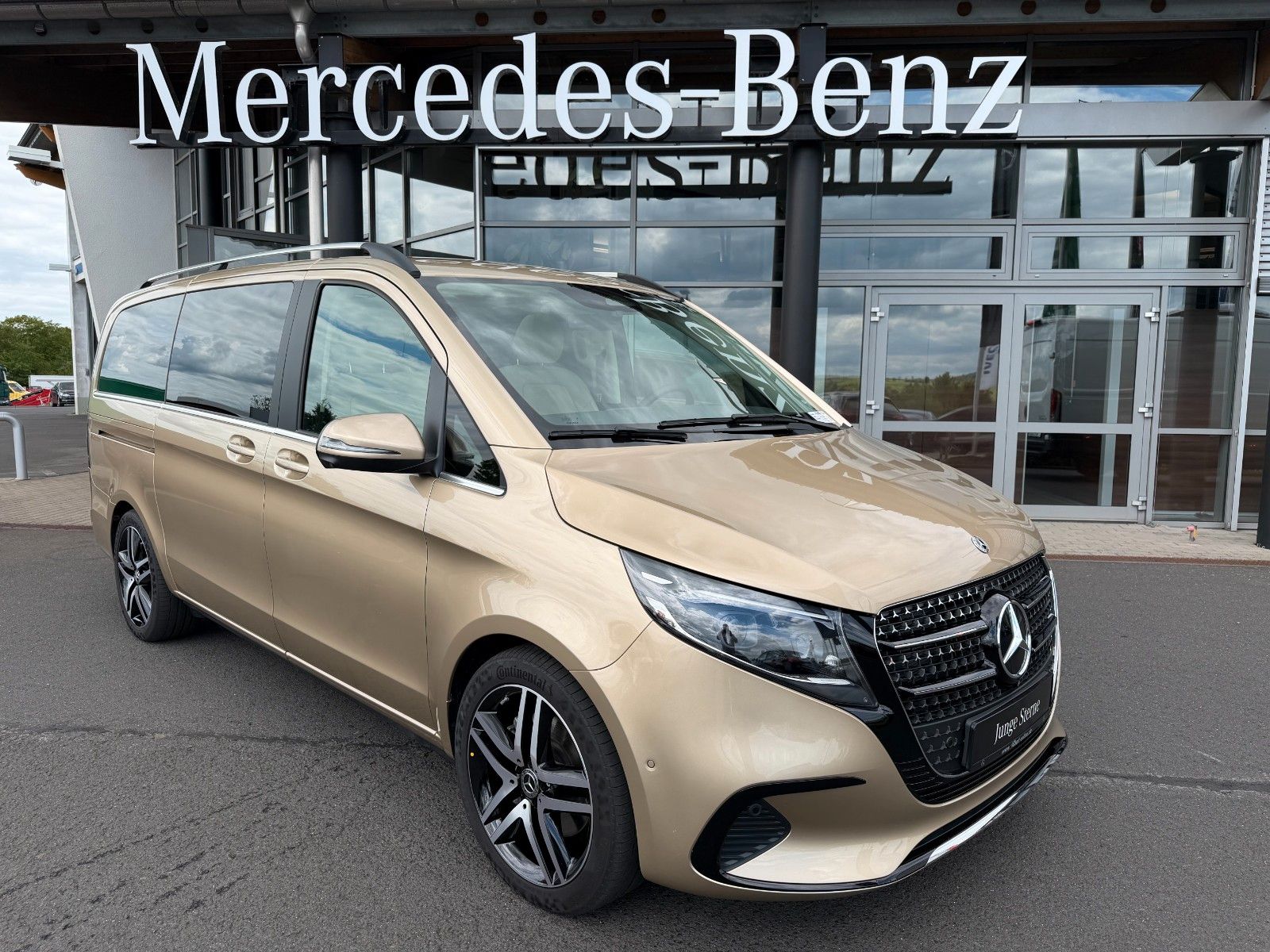 Fahrzeugabbildung Mercedes-Benz V 250 d AVA DISTRONIC AHK 2,5to Stdheiz Panorama