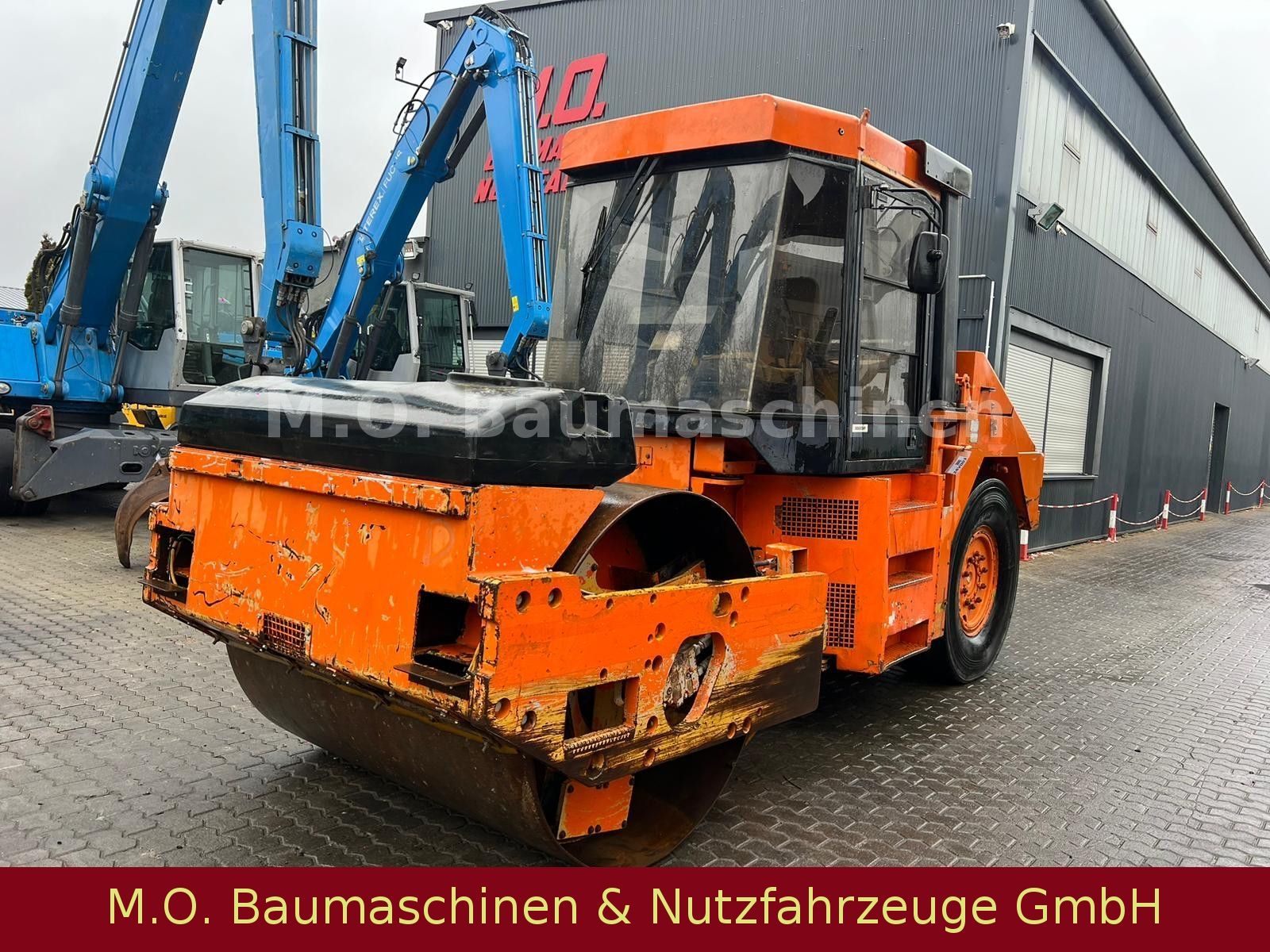 Fahrzeugabbildung CAT CB-535 B / Kombiwalze