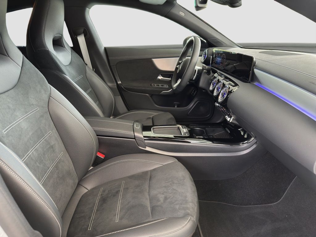 Fahrzeugabbildung Mercedes-Benz CLA 200 Special Edition AMG*Navi*DISTRON*PDC*RFK