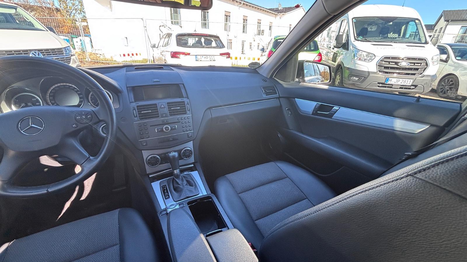 Mercedes-Benz C200 2009 — photo 10