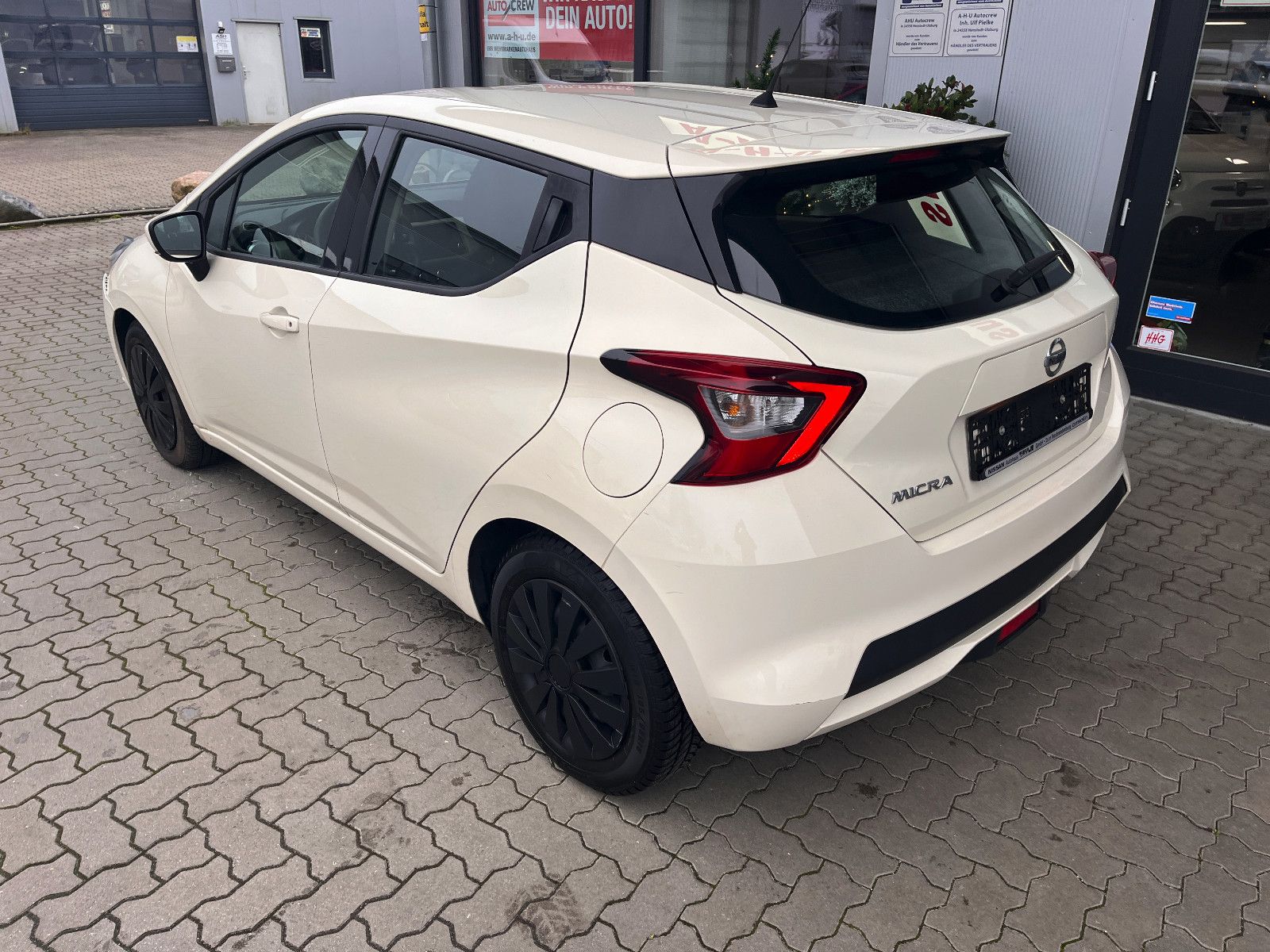 Fahrzeugabbildung Nissan Micra Acenta / leichter Frontschaden