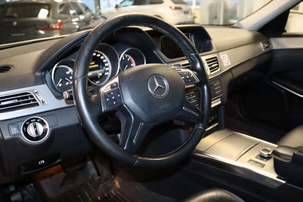 Fahrzeugabbildung Mercedes-Benz E 220 T BlueTEC 9G-TR.-Navi-LED-STDHZ-Leder-