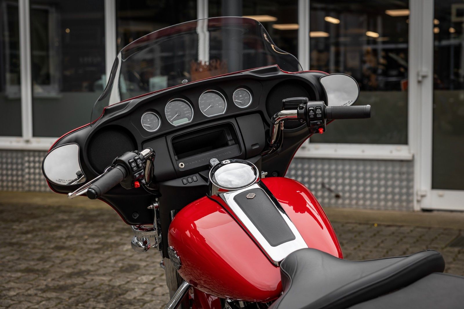 Fahrzeugabbildung Harley-Davidson FLHTP Electra Glide Standard - Firefighter