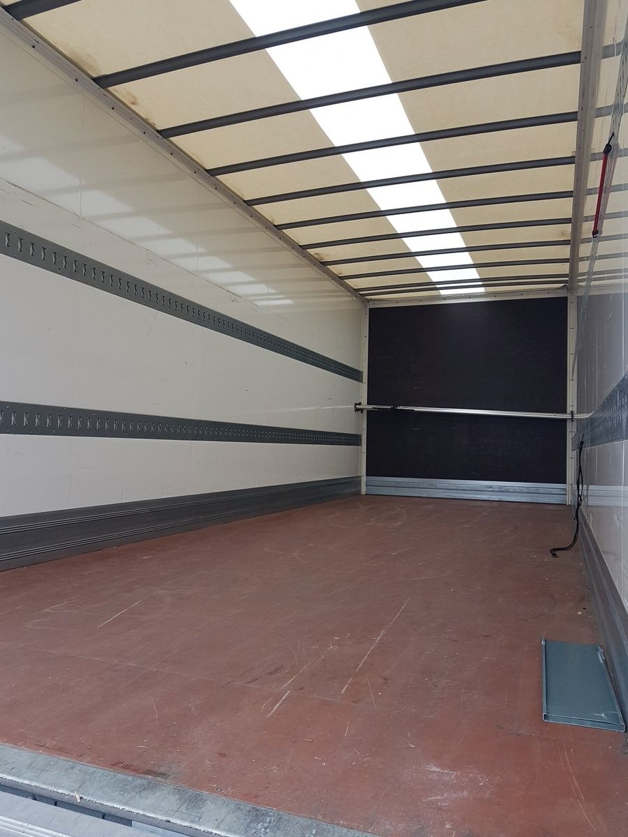 Fahrzeugabbildung DAF LF 260 FA 12t Koffer