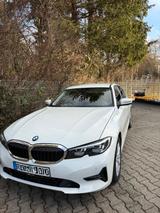 BMW 330e  Automatik Advantage Paket