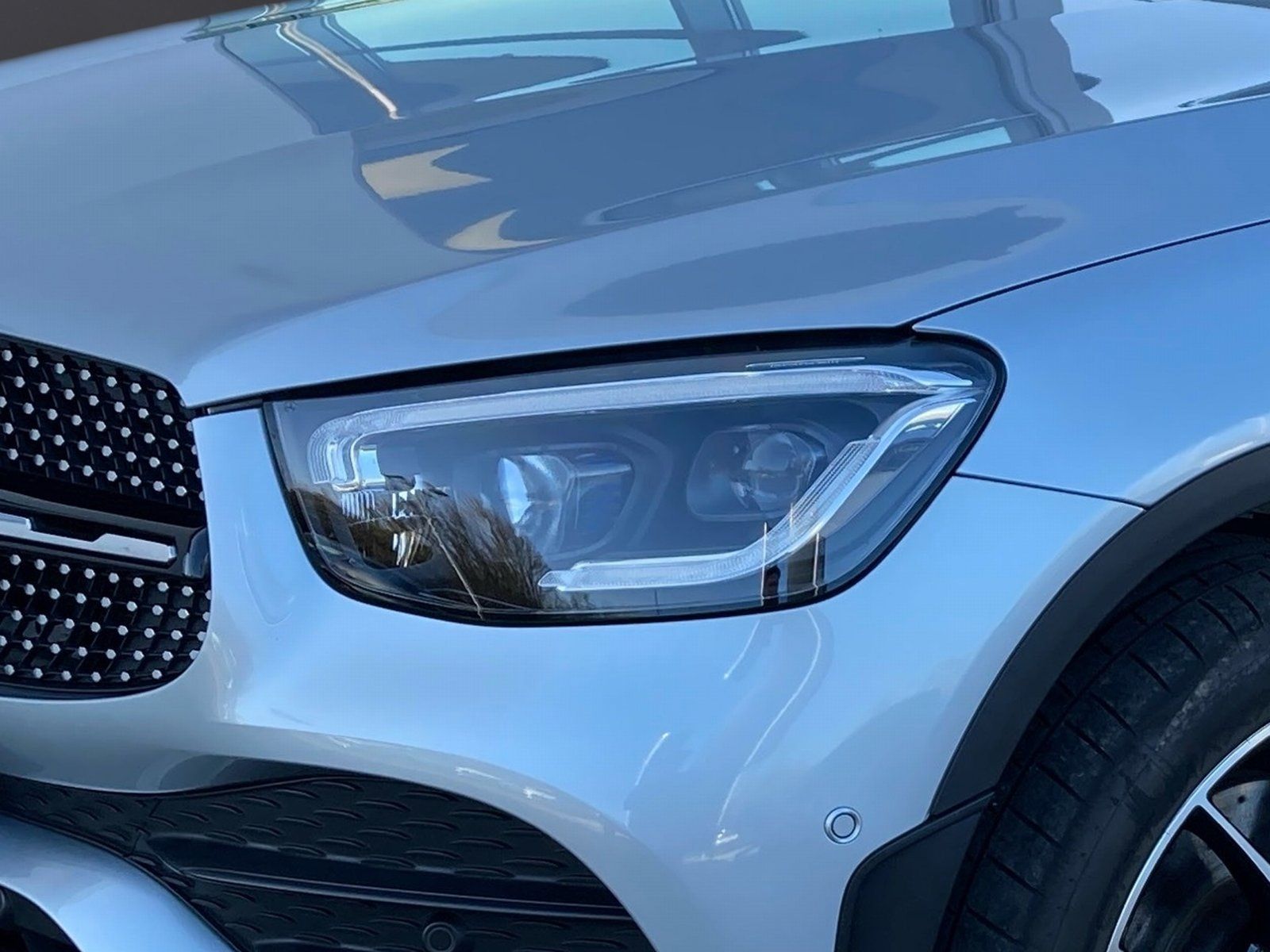 Fahrzeugabbildung Mercedes-Benz GLC 300 de AMG 4M*Pano*AHK*Burmester*360°*Distro