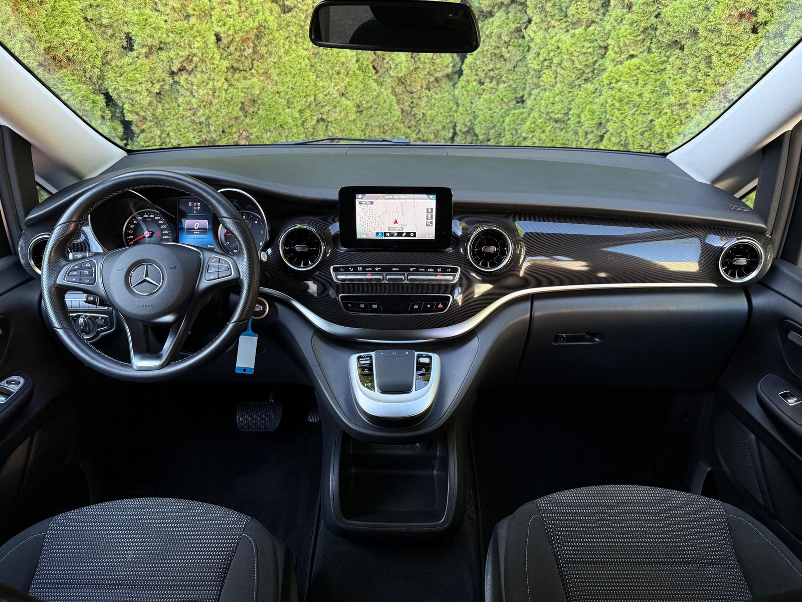 Vehicle illustration Mercedes-Benz V 220 d 9G Long LED+MBUX+DISTR+KAM+SHZ+PARK+7Si