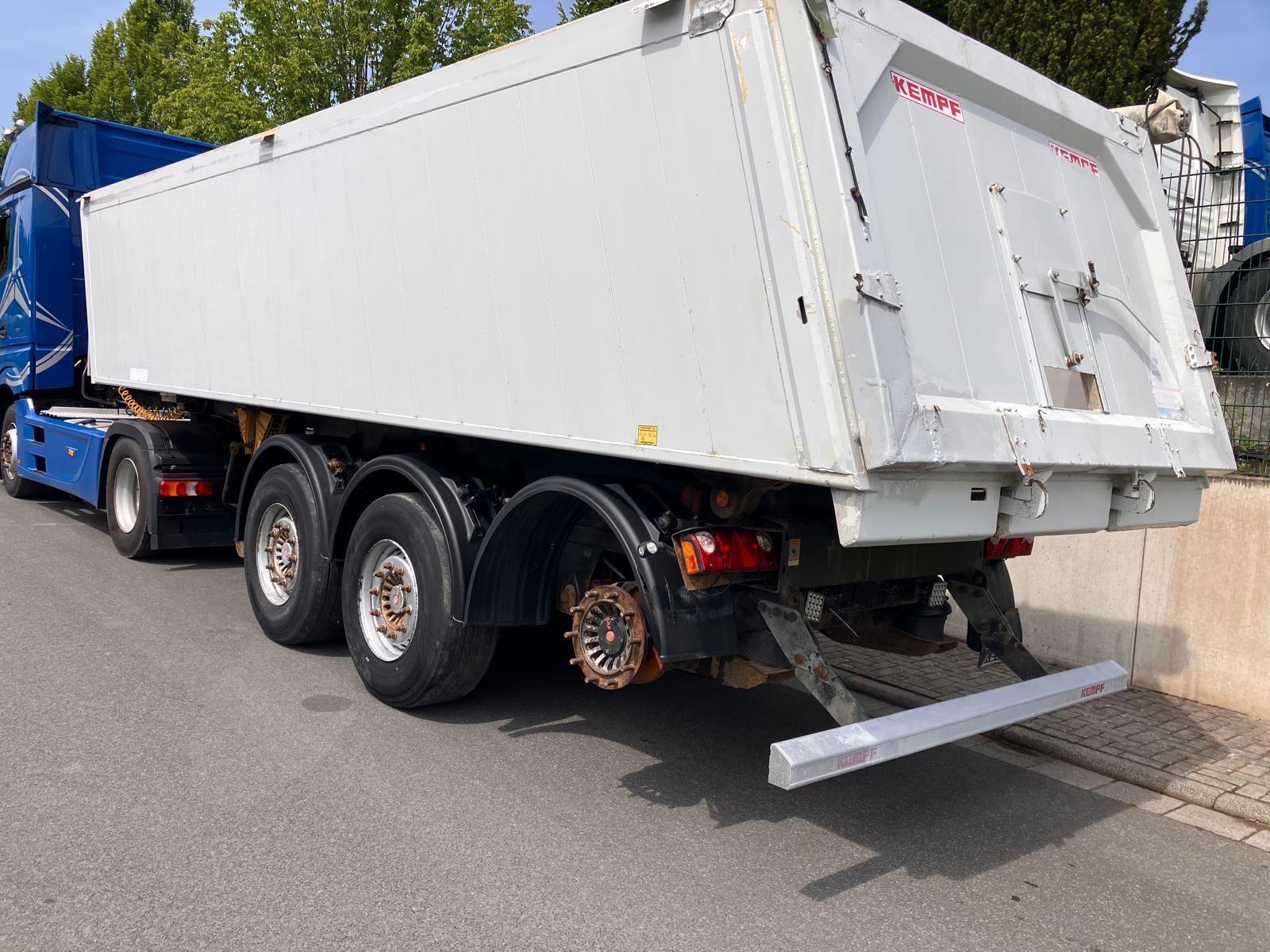 Kempf SKM 35/3 Alu-Kastenmulde Achsschaden