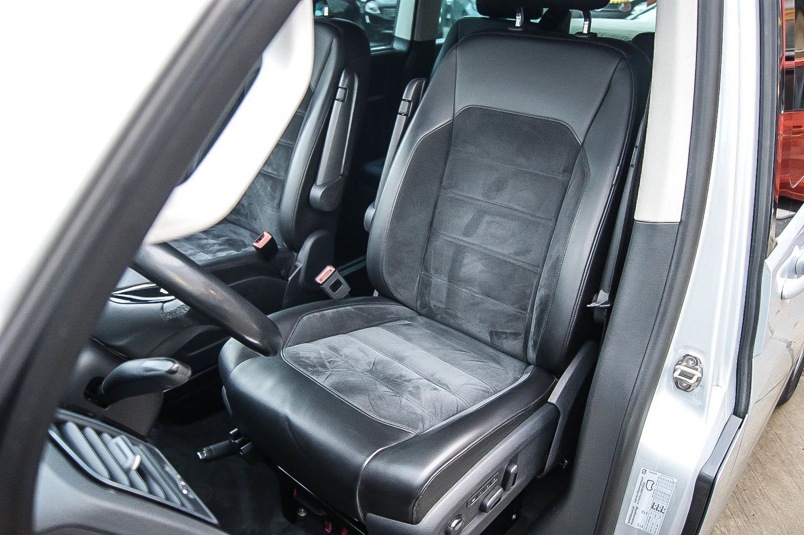 Fahrzeugabbildung Volkswagen T6 Multivan 20TDI DSG Highline 6-Sitze STHZ BETT