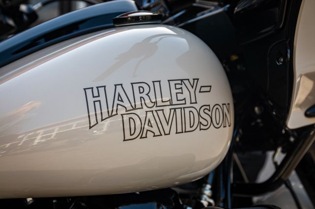 Fahrzeugabbildung Harley-Davidson ROAD GLIDE ST 117 MY23 FLTRXST Jetzt bestellen!