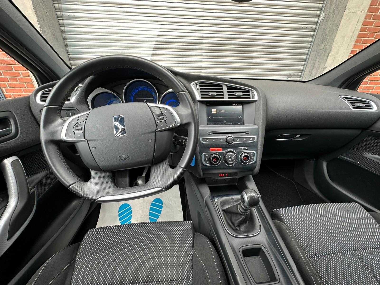 DS Automobiles DS4 *Navi*AHK*LED*17"Alu*1.Hand*TOP !*