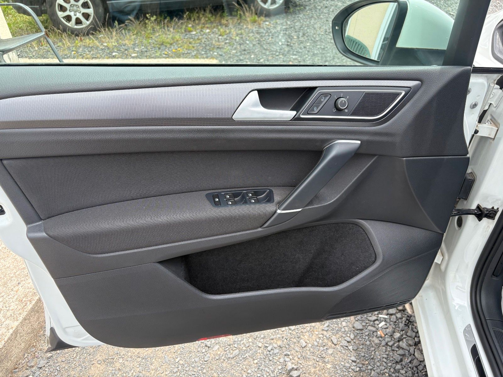 Fahrzeugabbildung Volkswagen Golf Sportsvan VII 1.6 TDI Lounge Navi PDC SHZ