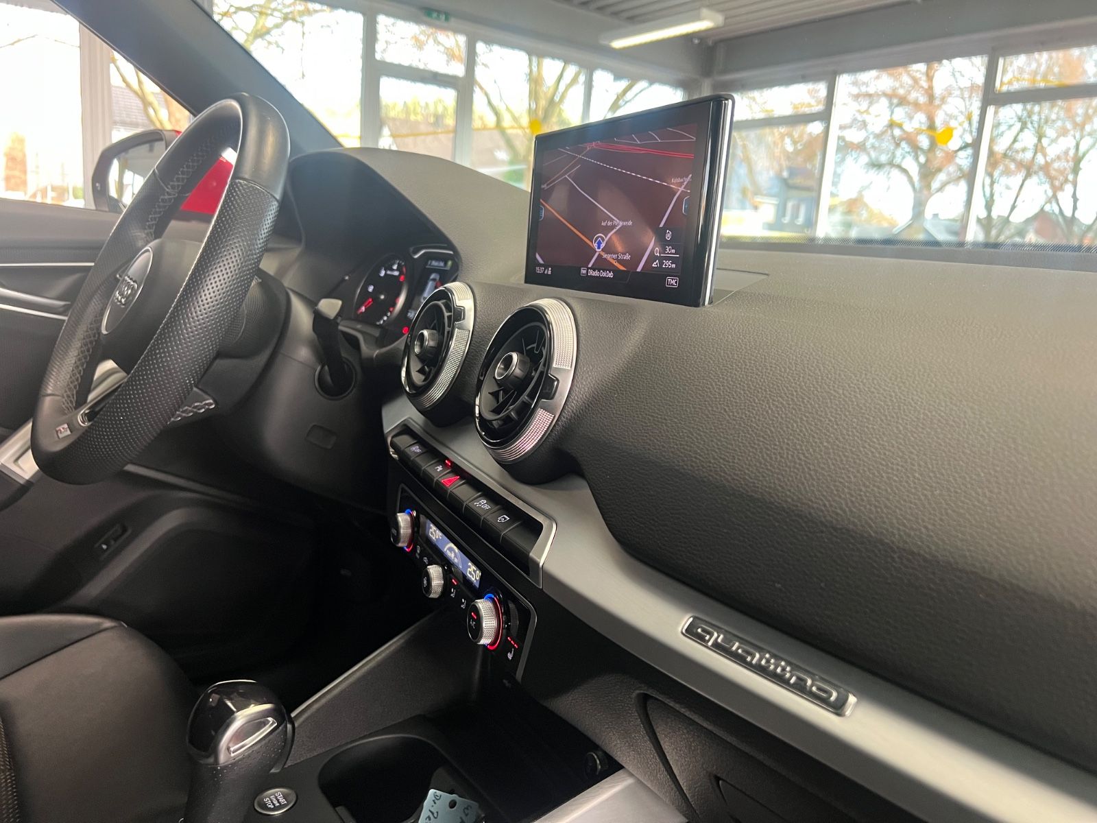 Fahrzeugabbildung Audi Q2 35 TDI quattro S line *PANORAMADACH*