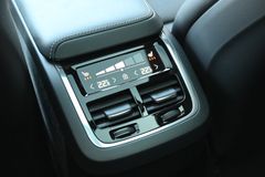 Fahrzeugabbildung Volvo XC60 B5 AWD R-Design*B&W*PANO*22"*Polestar*BLACK