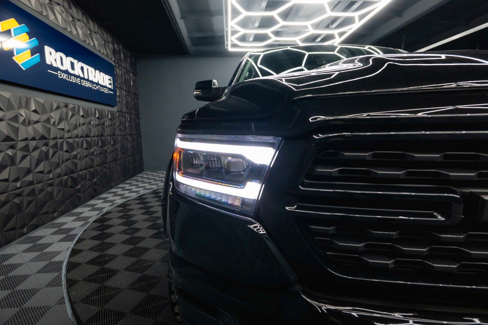 Fahrzeugabbildung Dodge RAM 5.7 V8 HEMI 4x4 BLACK EDITION Longbed 19%