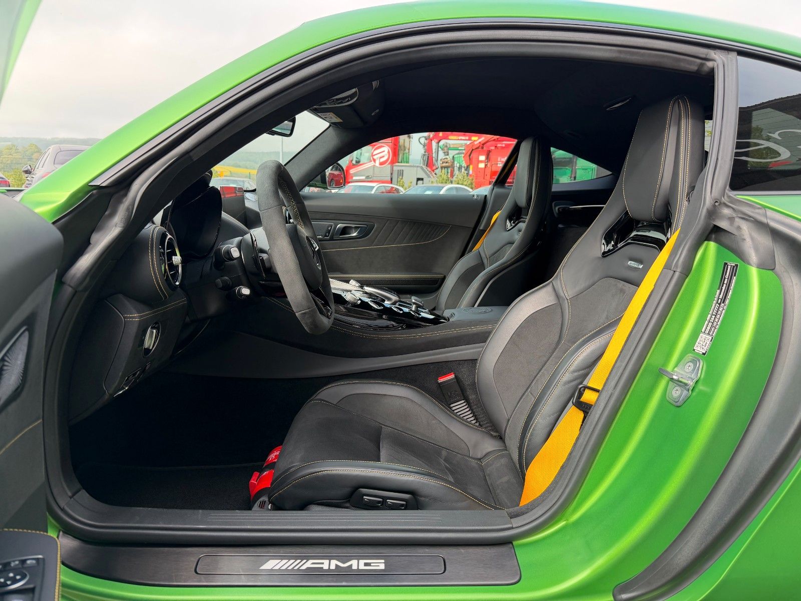 Fahrzeugabbildung Mercedes-Benz AMG GT R Keramik+Carbon+Distr+Night+RFK