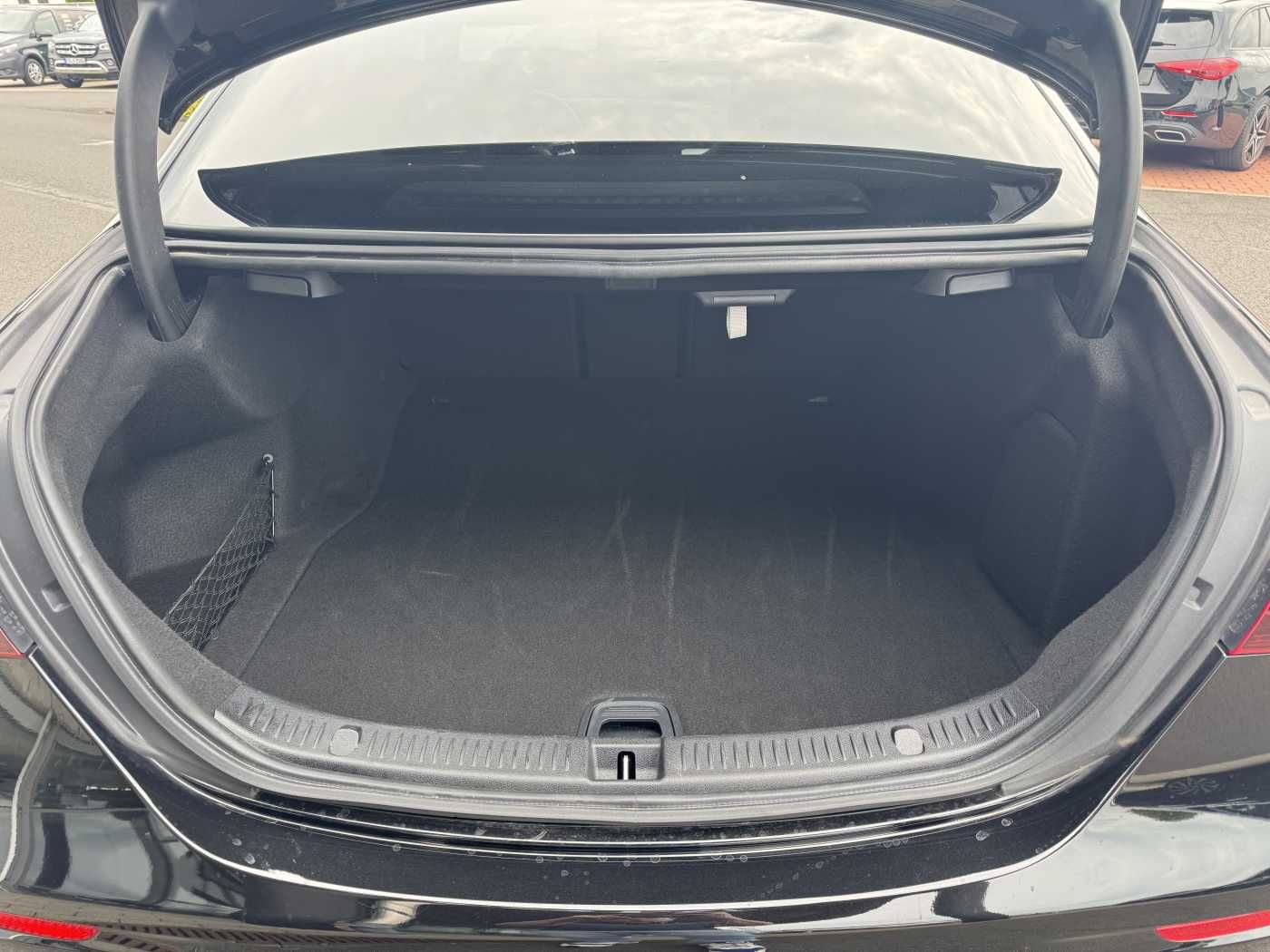 Fahrzeugabbildung Mercedes-Benz E 220d AMG+Pano+Distr+Multibeam+RFK+Night