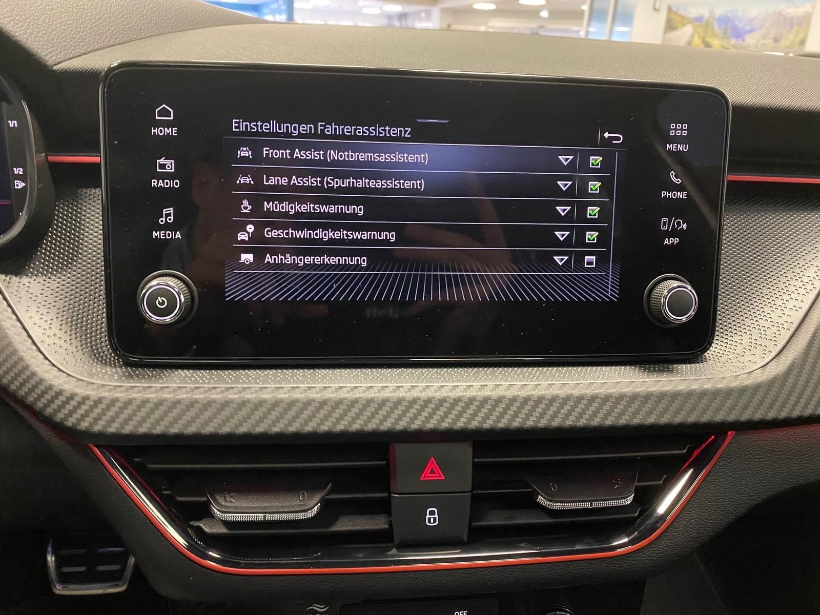 Fahrzeugabbildung SKODA Kamiq 1.5 TSI ACT DSG Monte Carlo+AHK+MATRIX++++