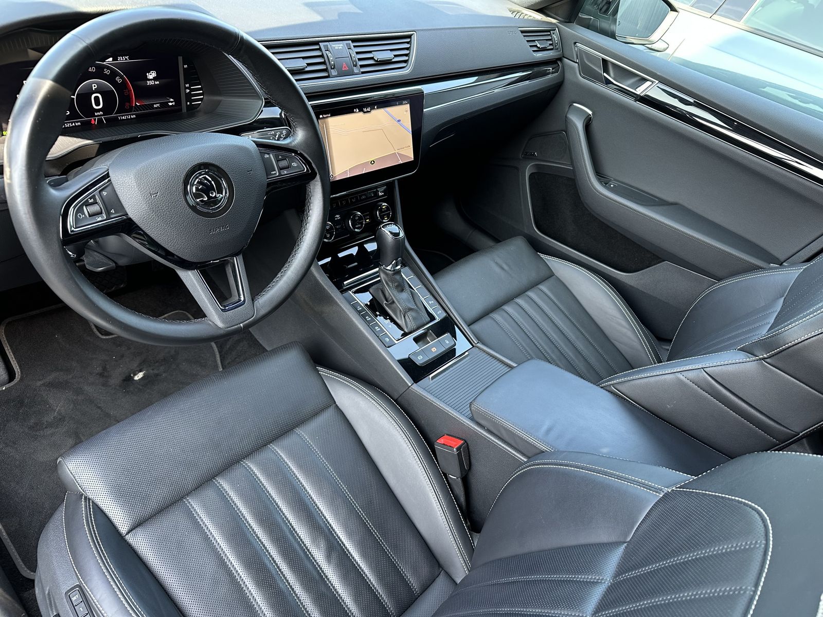 Fahrzeugabbildung SKODA Superb 1.4 TSI iV DSG L&K NAV+LED+AHK+ACC+KAMERA