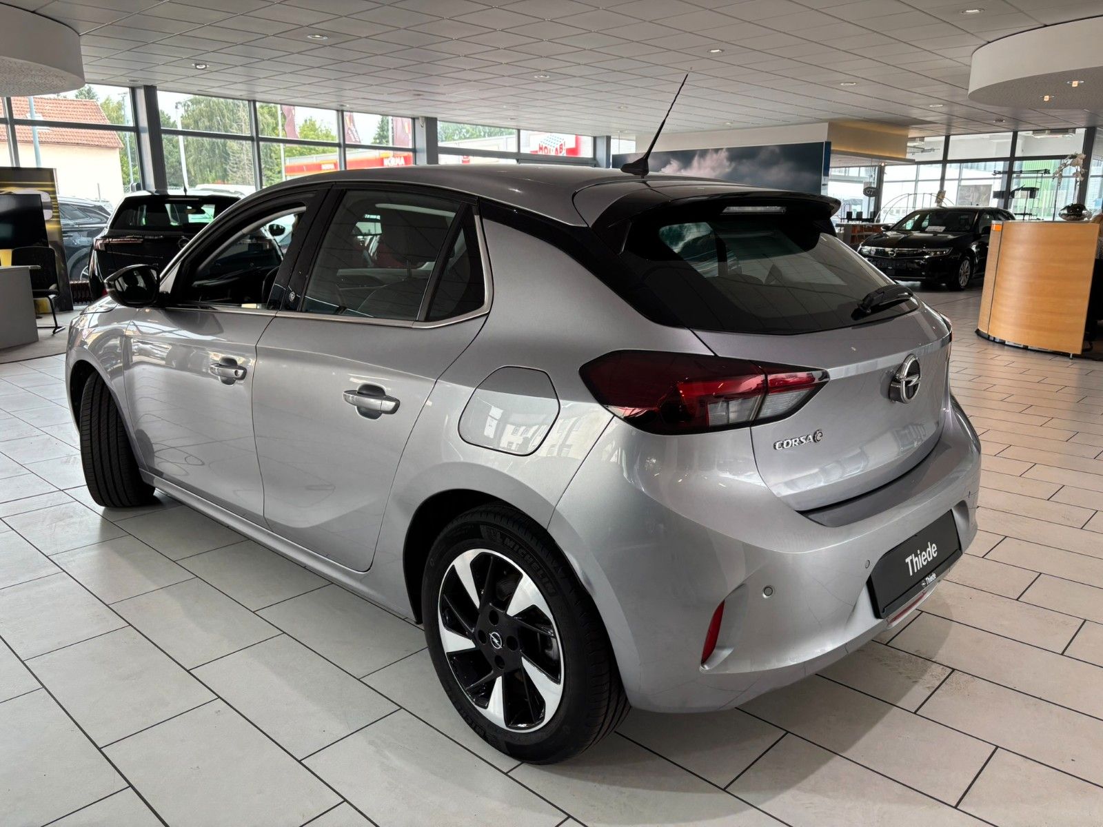 Fahrzeugabbildung Opel Corsa-e F ELEGANCE 3-PHASIG NAVI/LED/KAMERA/DAB+