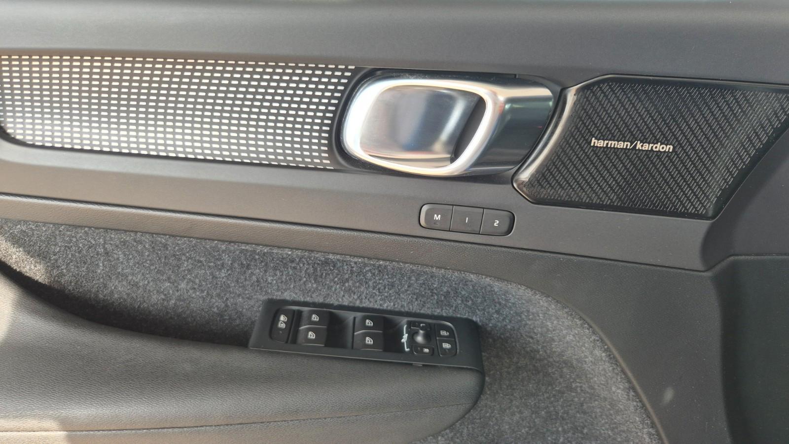 Volvo XC40 T5 R Design AWD Pano H&K Carplay