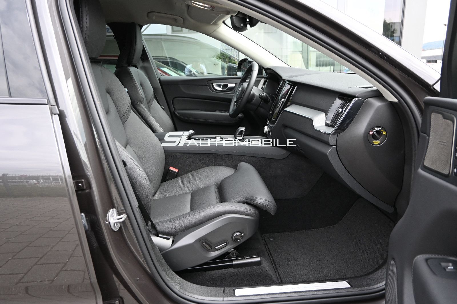 Fahrzeugabbildung Volvo XC60 B4 D Plus Dark °ACC°STANDHEIZ°360°KAM°HARM°