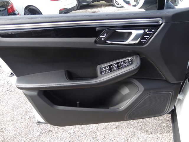 Fahrzeugabbildung Porsche Macan S/Luft/21-Zoll Turbo//Pano/1.Hd/14wegeSitz