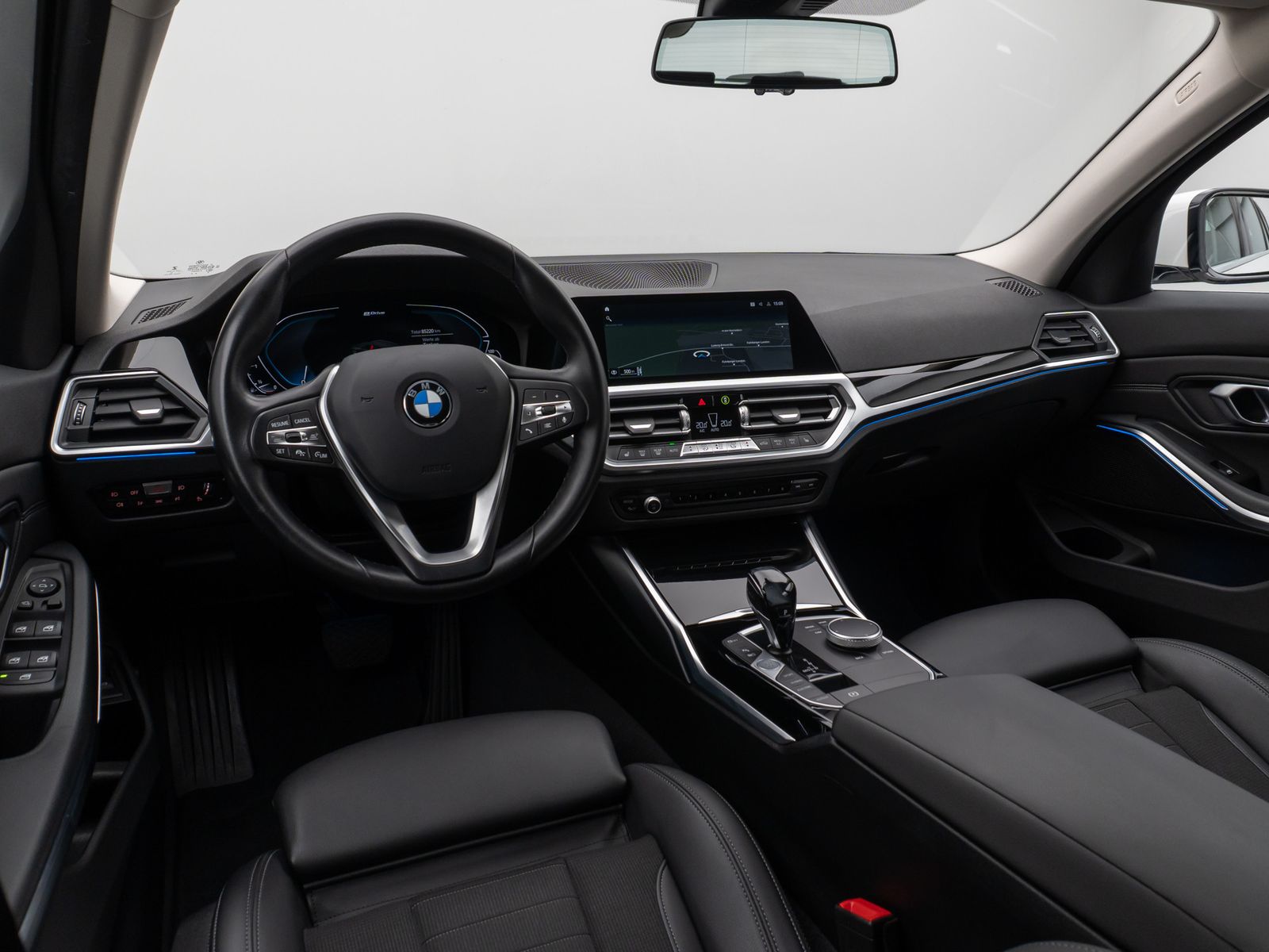 Fahrzeugabbildung BMW 330e xD Sport Line Kamera DAB Stop&Go Alarm LED