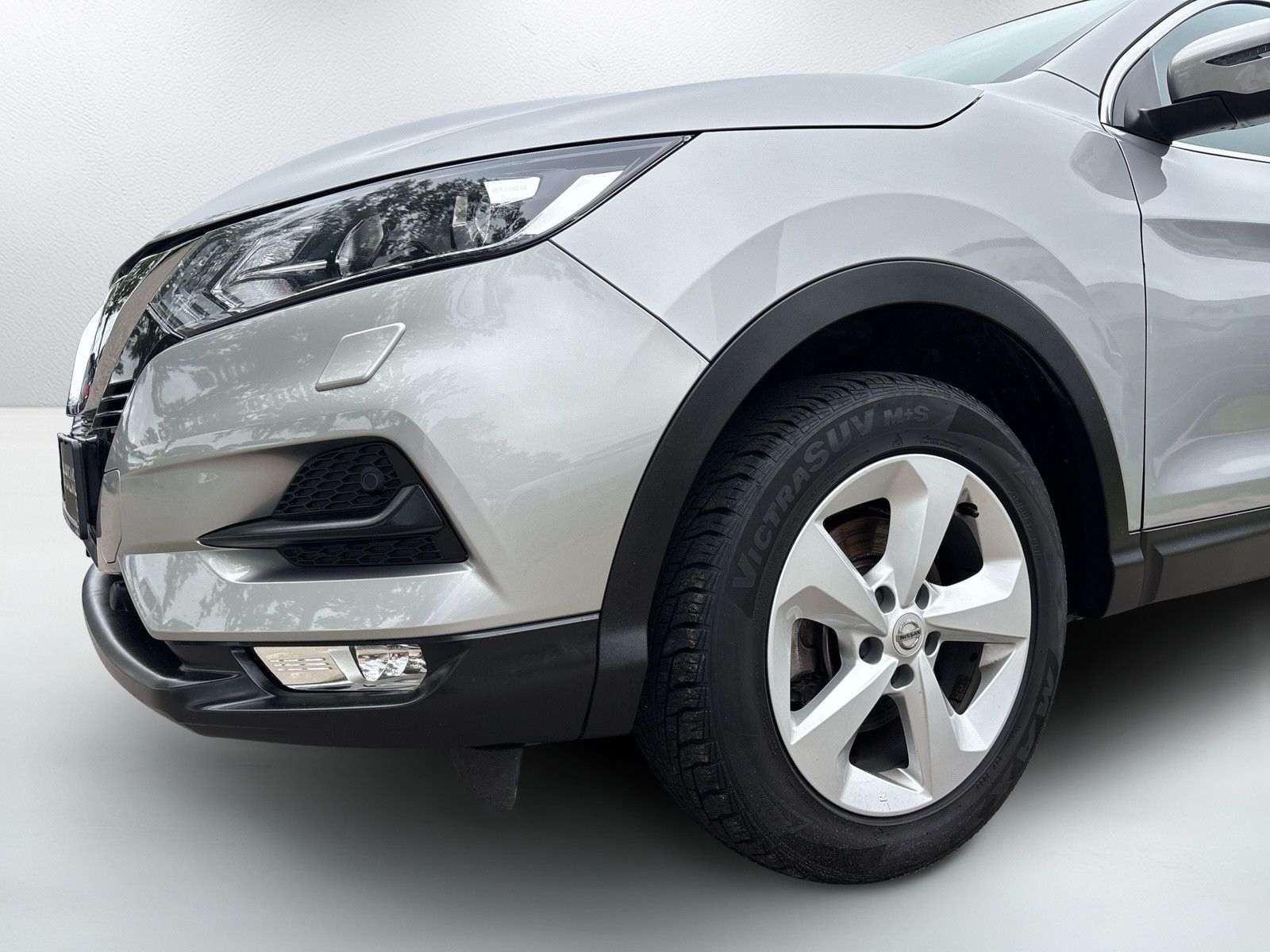 Fahrzeugabbildung Nissan Qashqai 1.2 DIG-T Acenta Navi + Ganzjahresreifen