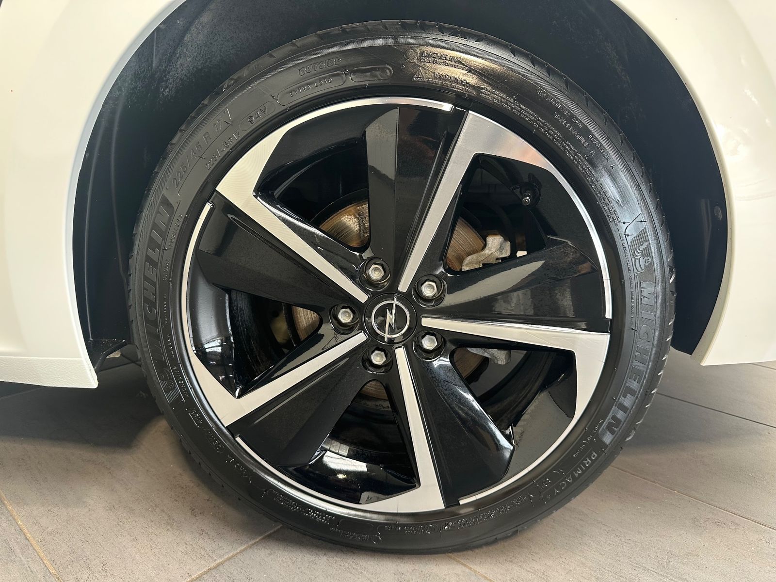 Fahrzeugabbildung Opel Astra Sports Tourer 1.5 D Business Elegance NAV