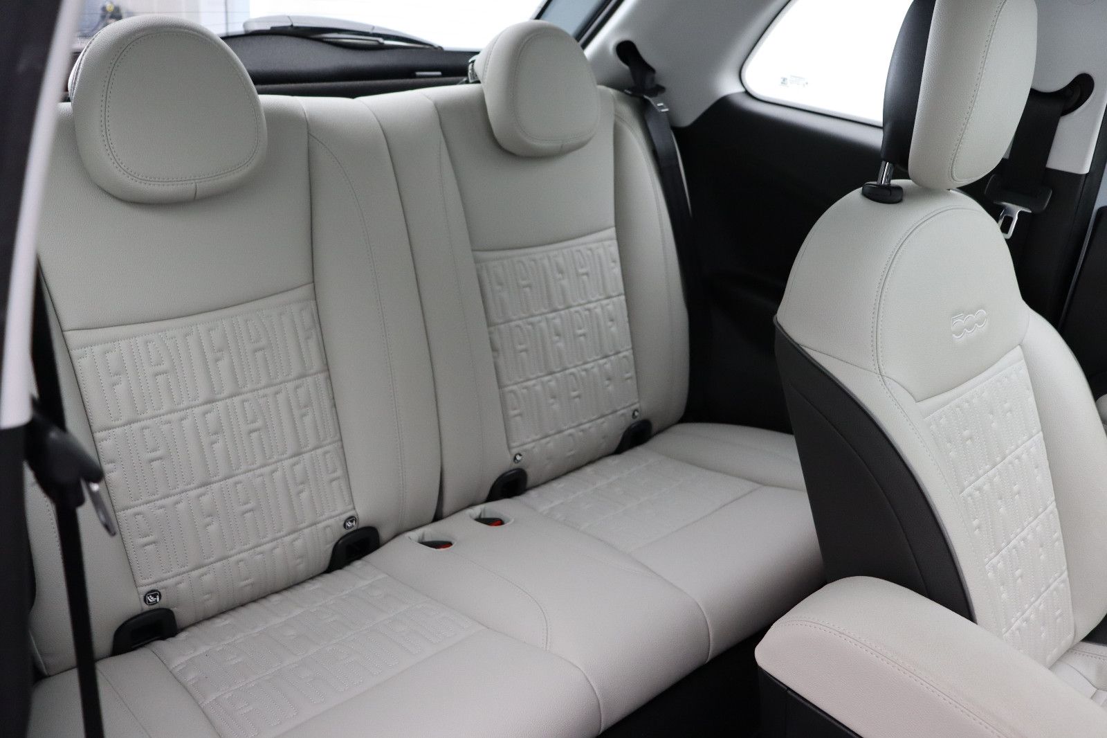 Fahrzeugabbildung Fiat 500e La Prima incl. Wallbox