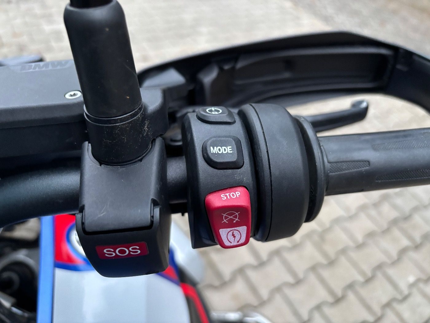 Fahrzeugabbildung BMW R 1300 GS Trophy Adaptive Fahrzeughöhenregelung