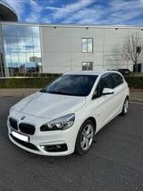 BMW 218 Active Tourer 218i Luxury Line Luxury Line - BMW 218 Active Tourer in Bonn
