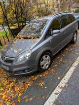 Opel Zafira2005 TÜV12/2026 - Opel Zafira aus 2005 mit Diesel-Antrieb